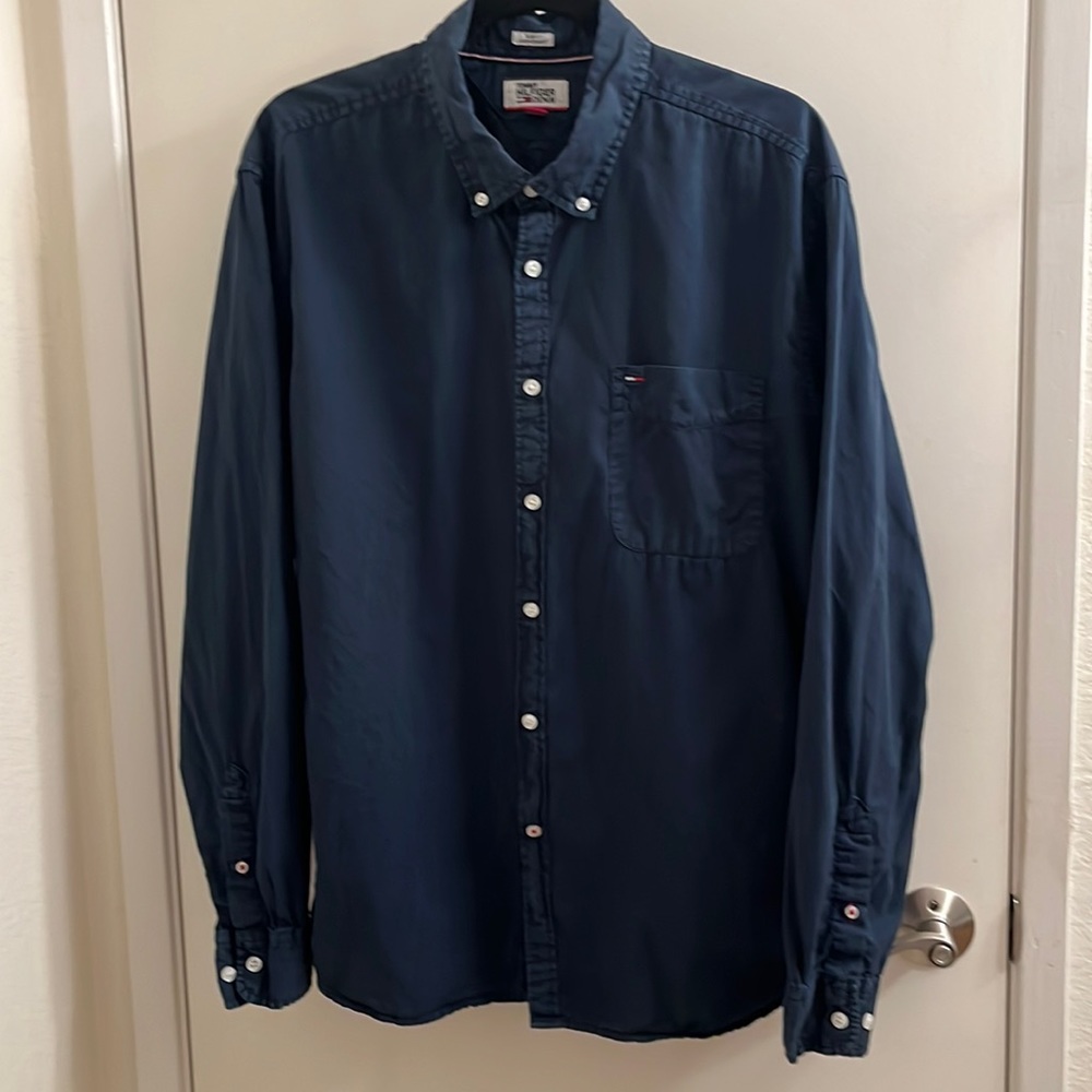 Tommy Hilfiger denim slim fit button down shirt 100% cotton
